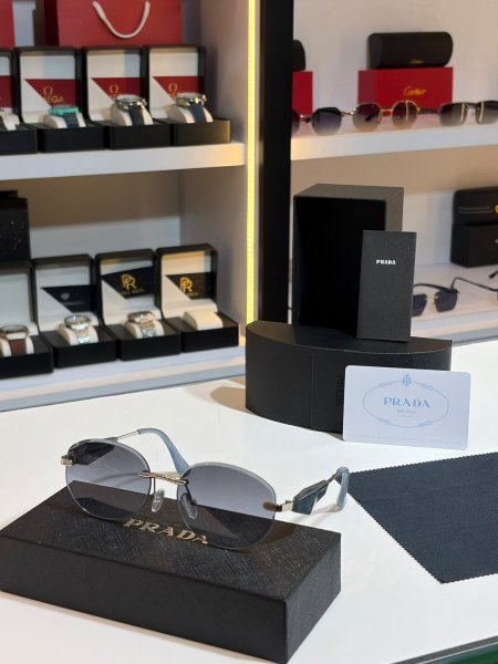 نظارة PRADA