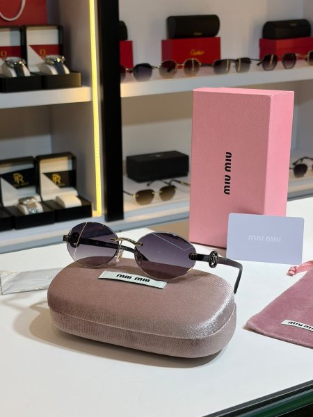 نظارة miu miu