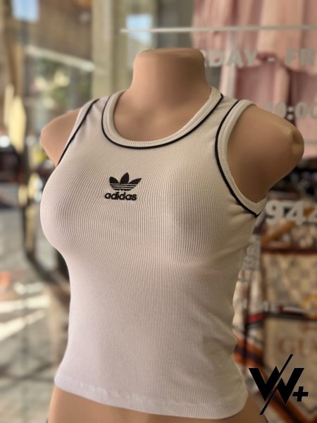 أبيض