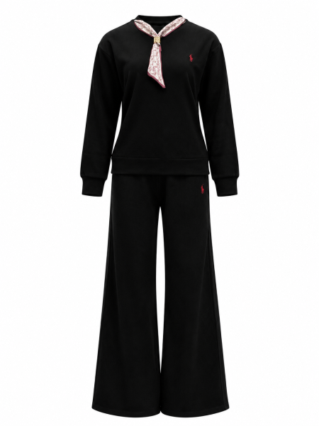 ترينج polo مع سكارڤ